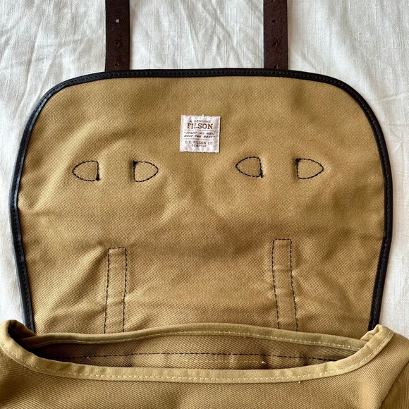 Filson Medium Rugged Twill Field Bag - Picture 5 of 16